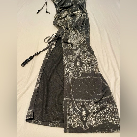 H&M Black and Gray bandana One-Shoulder Maxi Dress Cowboy Carter - Picture 4 of 7